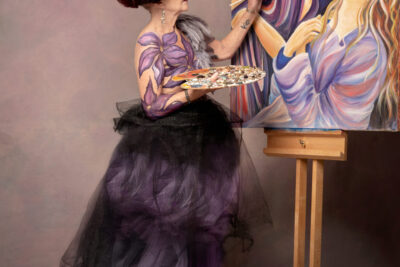 Lady painting an oil painting