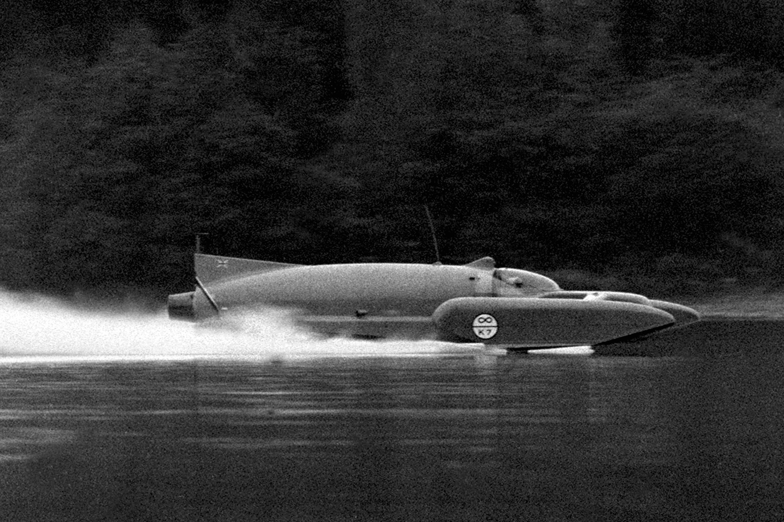 Bluebird K7. Copyright Geoff Hallawell collection c/o The Campbell Family Heritage Trust 