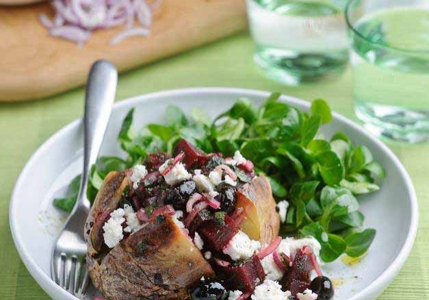 Baked potato with beetroot