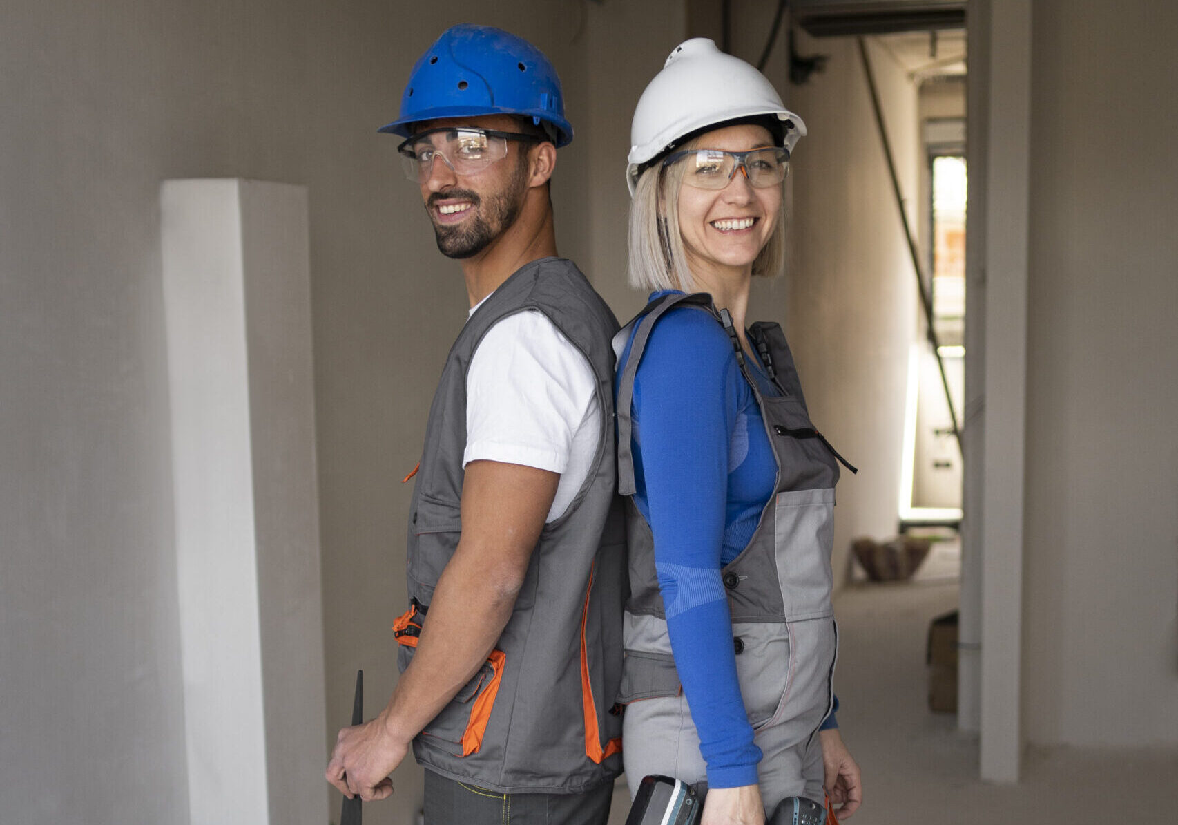 full-shot-smiley-people-wearing-safety-helmets