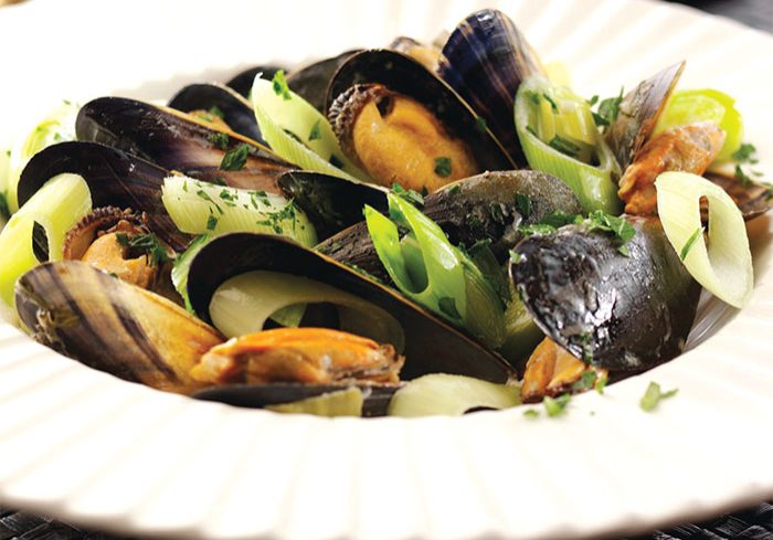 leeks and mussels in cider sauce